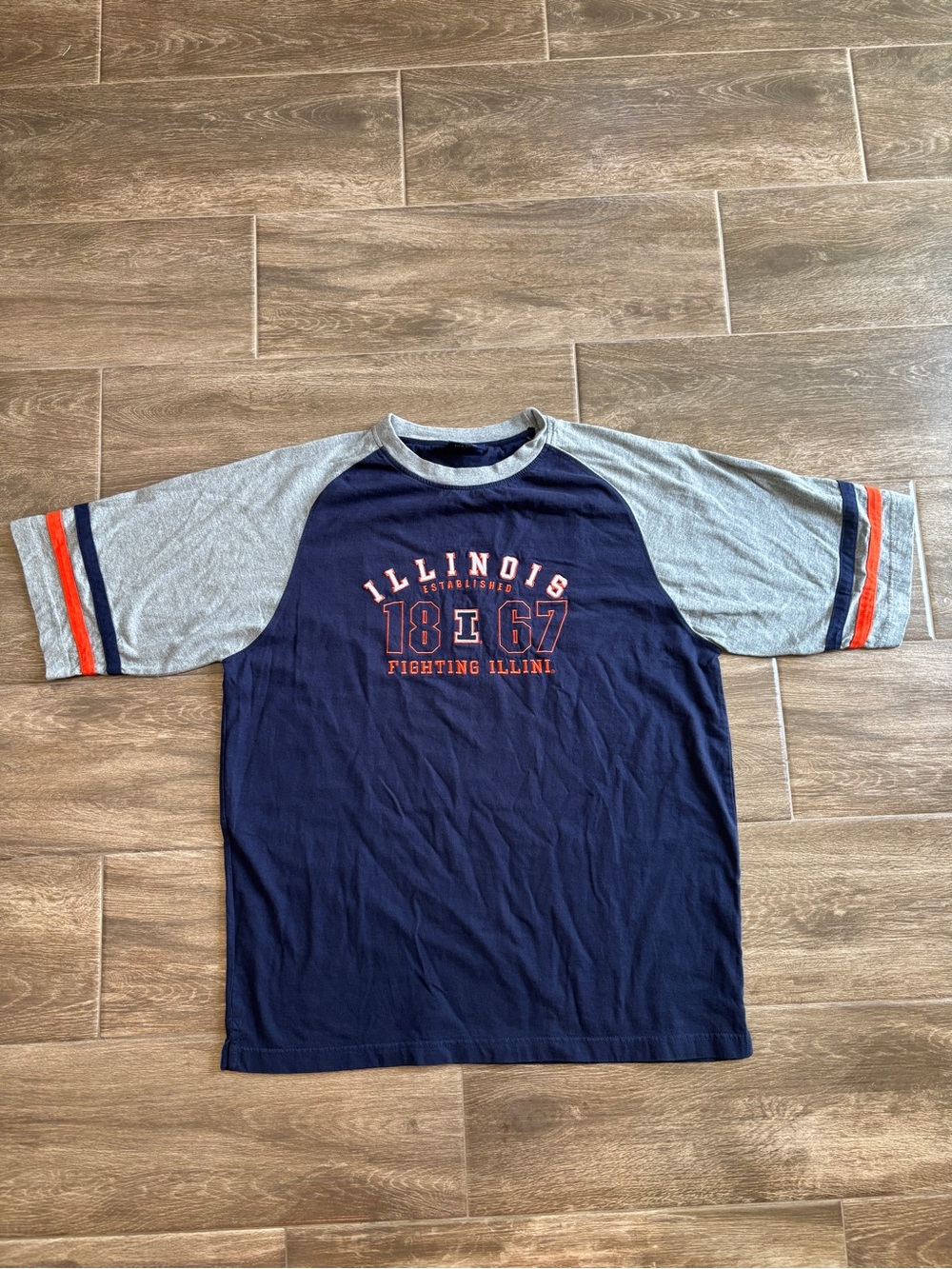 University of Illinois Navy & Gray Raglan Tee Men's Sz L Relaxed Fit 100 Cotton